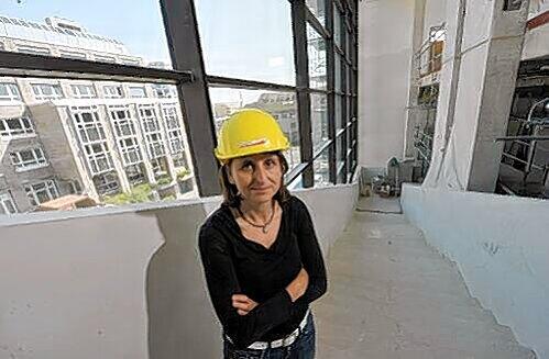 Stolz auf die komfortable Treppe: Andrea Seitz, Projektleiterin und Architektin beim Hochbauamt.