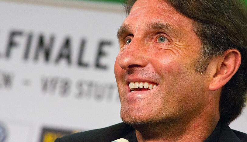 VfB-Trainer Bruno Labbadia auf der Pressekonferenz in Berlin.