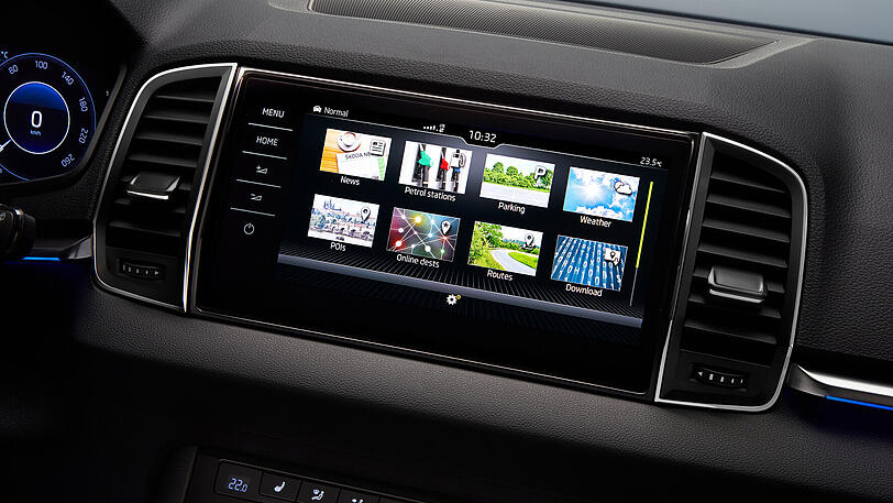 Über das 9,2-Zoll-Display werden die Vernetzungsmöglichkeiten des Karoq gesteuert.