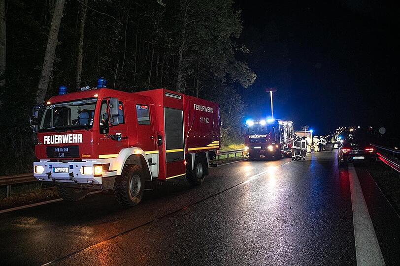 Laut Polizei soll ein 21-Jähriger zu schnell unterwegs gewesen und deshalb auf ein vorausfahrendes Auto aufgefahren sein.