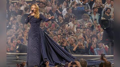 Adele zieht mit ihren Konzerten in der bayerischen Landeshauptstadt mehrere zehntausend Konzertbesucher an.