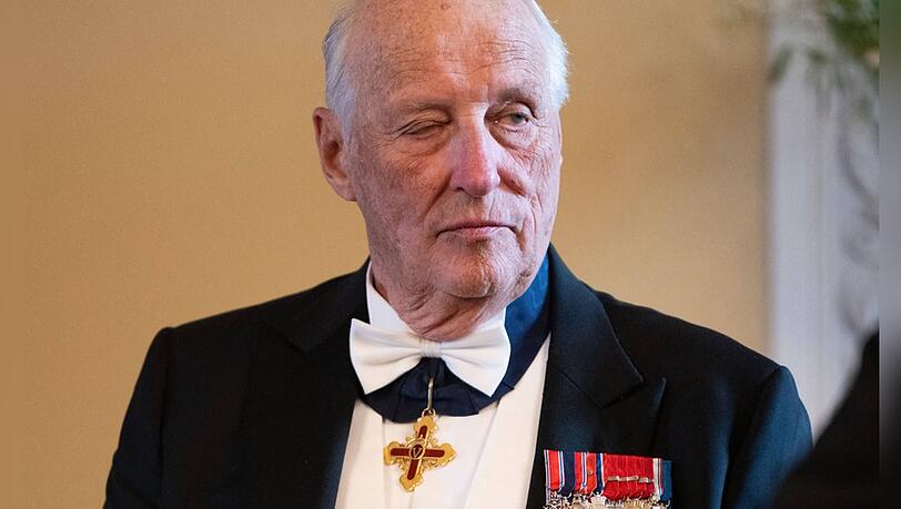 König Harald kämpft seit Jahren mit verschiedenen gesundheitlichen Beschwerden. Nun muss er erneut von seinem Sohn Haakon vertreten werden. König Harald kämpft seit Jahren mit verschiedenen gesundheitlichen Beschwerden. Nun muss er erneut von seinem Sohn Haakon vertreten werden.