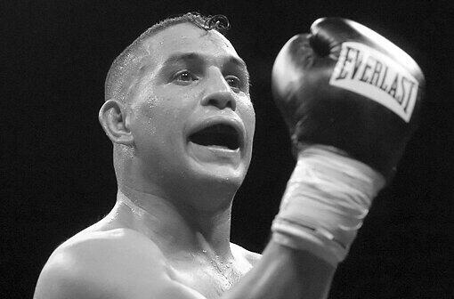 Camacho war eins WBC-Champion im Superfeder- und Leichtgewicht.