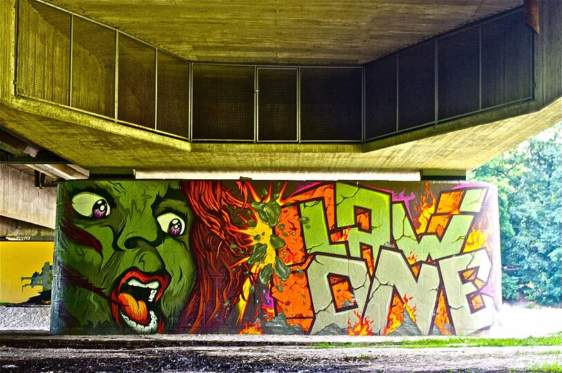 Isart Graffiti Aktion an der Brudermühlbrücke