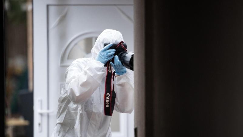 Spurensicherung im Haus der Schwester der verschwundenen 15-jährigen Rebecca. Spurensicherung im Haus der Schwester der verschwundenen 15-jährigen Rebecca.