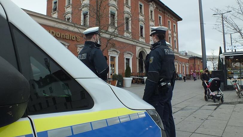 Bundespolizisten vor dem Pasinger Bahnhof (Symbolbild). Bundespolizisten vor dem Pasinger Bahnhof (Symbolbild).