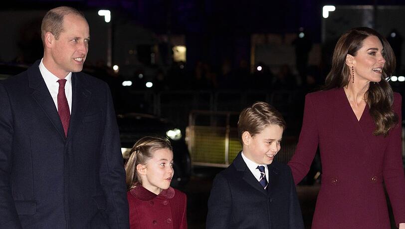 Prinz William mit Prinzessin Kate und den gemeinsamen Kindern, Prinz George und Prinzessin Charlotte, vor dem Weihnachtskonzert.