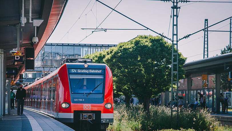Münchens S-Bahnen leisten schon heute einen wichtigen Beitrag zur Verkehrswende. Münchens S-Bahnen leisten schon heute einen wichtigen Beitrag zur Verkehrswende.