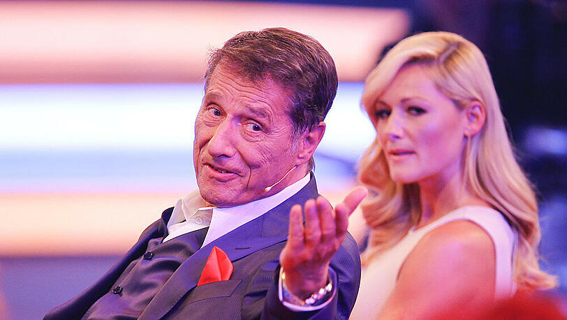 Udo Jürgens und Helene Fischer bei der ZDF-Gala zu seinem 80. Geburtstag Udo Jürgens und Helene Fischer bei der ZDF-Gala zu seinem 80. Geburtstag