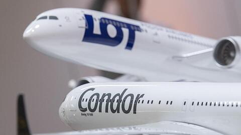 Modelle eines LOT- und eines Condor-Flugzeugs.