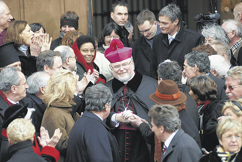 Grüß Gott, ich bin der Neue! Vorm Liebfrauendom begrüßte Reinhard Marx nach dem Festgottesdienst die zahlreichen Ehrengäste