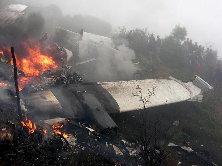 Die Maschine mit 18 Menschen an Bord stürzte beim Landeanflug auf Lukla ab.