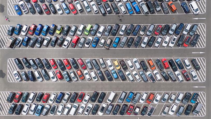 2021 bis 2024 hatten die Einnahmen der Kfz-Versicherer nicht ausgereicht, um die Aufwendungen für Schäden, Verwaltung und Vertrieb zu decken. (Symbolbild)
