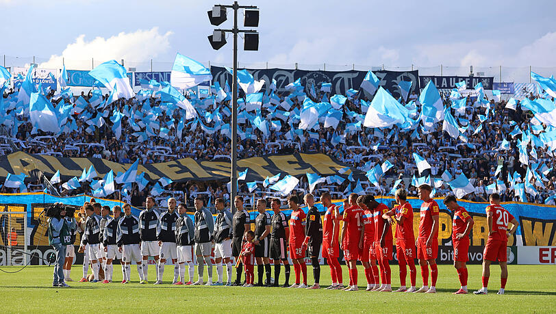 Sorgten für eine Choreo vor Anpfiff gegen Kiel: Die Fans des TSV 1860. Sorgten für eine Choreo vor Anpfiff gegen Kiel: Die Fans des TSV 1860.