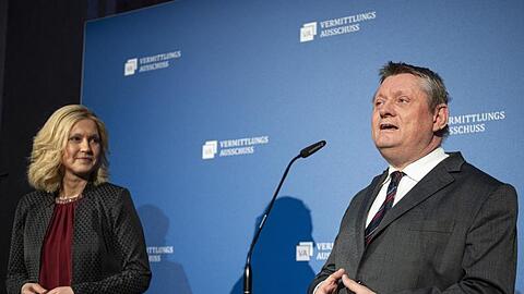 Mecklenburg-Vorpommerns Ministerpräsidentin Schwesig und Unionsfraktionsvize Gröhe sind die Verhandlungsführer im Vermittlungsausschuss.