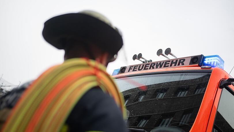An der brennenden Ballenpresse entstand ein gesch&auml;tzter Schaden von 100.000 Euro. (Symbolbild)