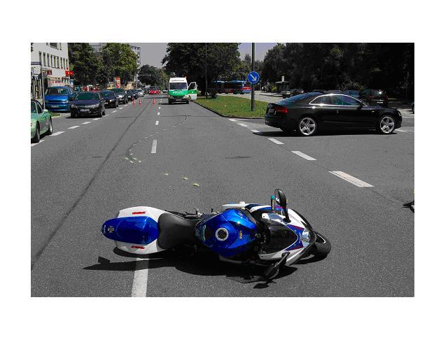 Beim Linksabbiegen in die Stadelheimer Straße übersieht am Freitag ein 64-jähriger Audifahrer einen Motorradfahrer. Der stürzt und verletzt sich schwer.