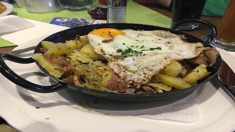 Wer sportlich mit den Ski unterwegs ist, darf auch nahrhaft essen.