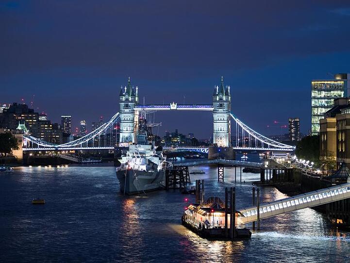 Rund 40.000 Menschen überqueren täglich die Tower Bridge.