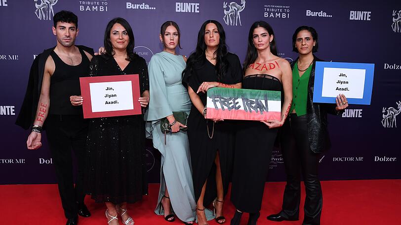 Ayhan Yuruk, Duezen Tekkal, Shirin Barati, Minu Barati, Shermine Shahrivar und Tugba Tekkal