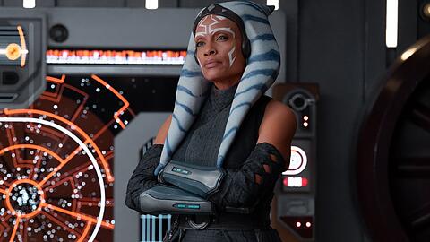 Rosario Dawson als Ahsoka Tano in der neuen Disney+-Serie "Star Wars: Ahsoka".