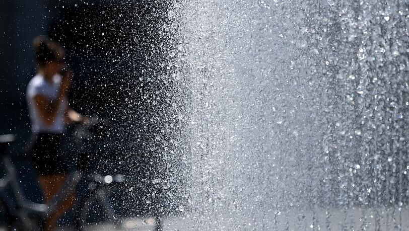 Abkühlung ist in diesen Tagen gefragt: Es bleibt hochsommerlich heiß. Abkühlung ist in diesen Tagen gefragt: Es bleibt hochsommerlich heiß.