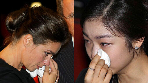 Tränen der Trauer, Tränen der Freude: Kati Witt (l.) nach dem Aus für München, ihre Eiskunstlauf-Kollegin Kim Yuna aus Korea bringt der Erfolg zum Weinen. Tränen der Trauer, Tränen der Freude: Kati Witt (l.) nach dem Aus für München, ihre Eiskunstlauf-Kollegin Kim Yuna aus Korea bringt der Erfolg zum Weinen.