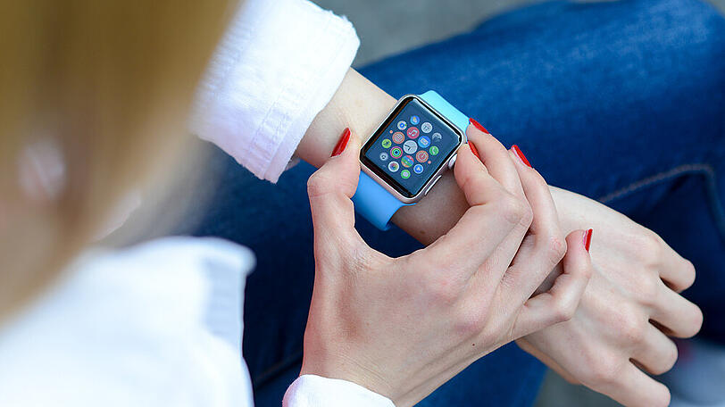 Mit Smart Watches wie der Apple Watch kann man die Gesundheit im Blick behalten, einen Arztbesuch ersetzt das aber nicht.