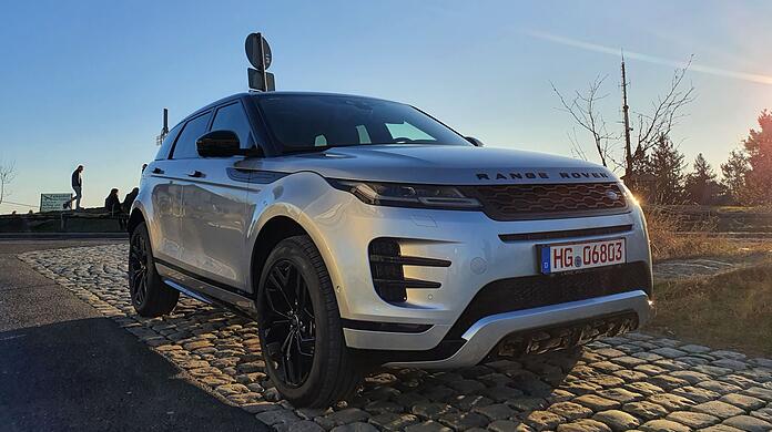 Der Range Rover Evoque fährt auch mit Plug-in-Antrieb ins Autojahr 2021.