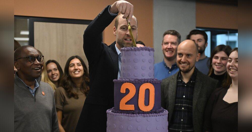 Prinz-William-bekommt-riesigen-Kuchen-zum-Jubil-um