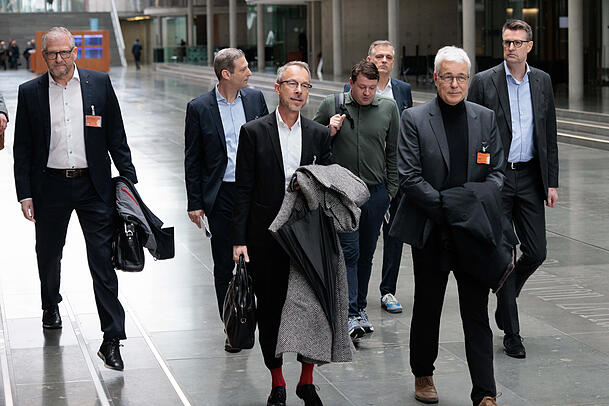 R&uuml;ckblick: Die Chefs der &Ouml;lkonzerne m&uuml;ssen Mitte M&auml;rz bei einer Sitzung der Spritpreis-Taskforce Rede und Antwort stehen.