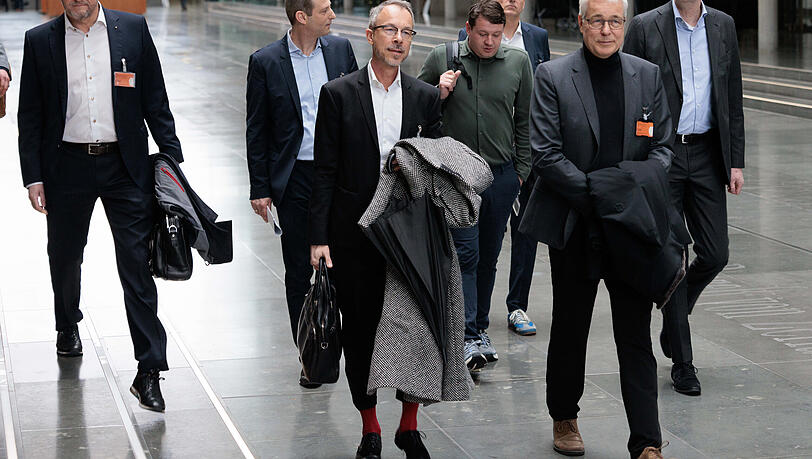 Rückblick: Die Chefs der Ölkonzerne müssen Mitte März bei einer Sitzung der Spritpreis-Taskforce Rede und Antwort stehen. Rückblick: Die Chefs der Ölkonzerne müssen Mitte März bei einer Sitzung der Spritpreis-Taskforce Rede und Antwort stehen.