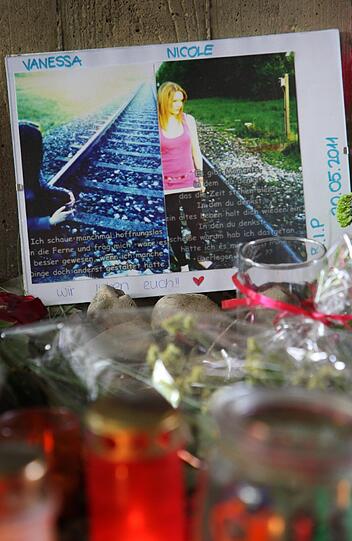 20. Mai: Zwei 14 und 16 Jahre alte Schülerinnen werden in Memmingen von einem Zug erfasst und getötet. Einen Selbstmord schließt die Polizei aus. Der Unfall ereignet sich an einer Bahnunterführung, die ein beliebter Treffpunkt von Jugendlichen ist. Es gibt Spekulationen über eine mögliche Mutprobe an den Gleisen. Befreundete Jugendliche fanden die Leichen der Mädchen.