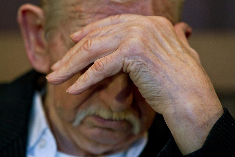 Er hat über Jahrzehnte hinweg mit seiner Tochter geschlafen, nun wurde ein 69 Jahre alter Rentner aus Bayern deswegen zu zwei Jahren und acht Monaten Haft verurteilt - die Bilder des Prozesses vor dem Landgericht Nürnberg
