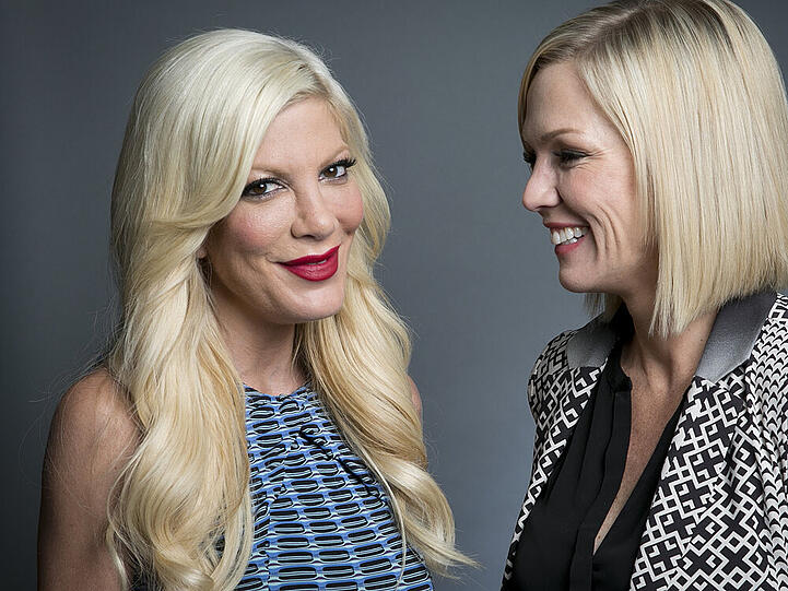 Gemeinsam mit Schauspiel-Kollegin Jennie Garth versuchte sich Tori Spelling an einem TV-Comeback