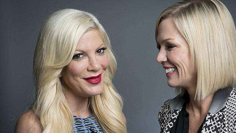 Gemeinsam mit Schauspiel-Kollegin Jennie Garth versuchte sich Tori Spelling an einem TV-Comeback Gemeinsam mit Schauspiel-Kollegin Jennie Garth versuchte sich Tori Spelling an einem TV-Comeback