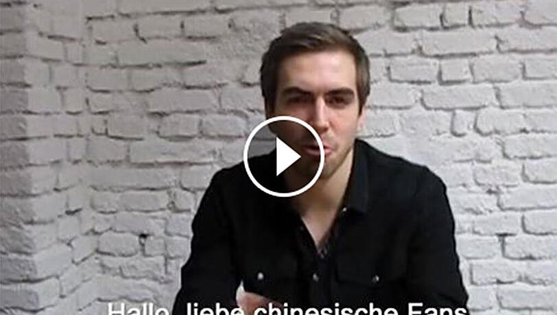 Wünscht chinesischen Bayern-Fans in ihrer Sprache ein frohes neues Jahr: Philipp Lahm. Wünscht chinesischen Bayern-Fans in ihrer Sprache ein frohes neues Jahr: Philipp Lahm.