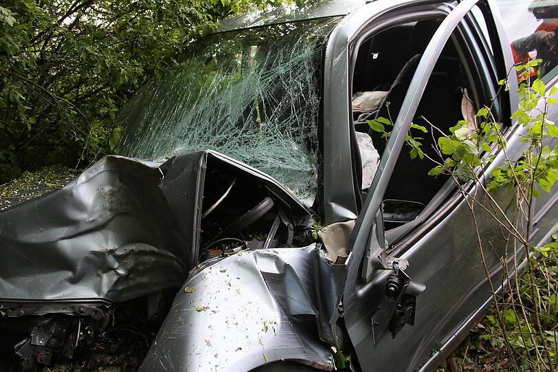 Zwei Schwerverletzte bei einem Verkehrsunfall im Landkreis Erding.