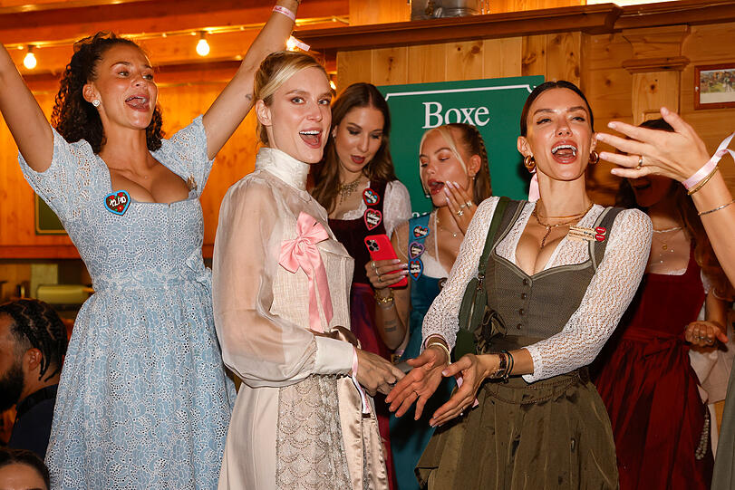 Illustre Damen-Runde bei der Madlwiesn