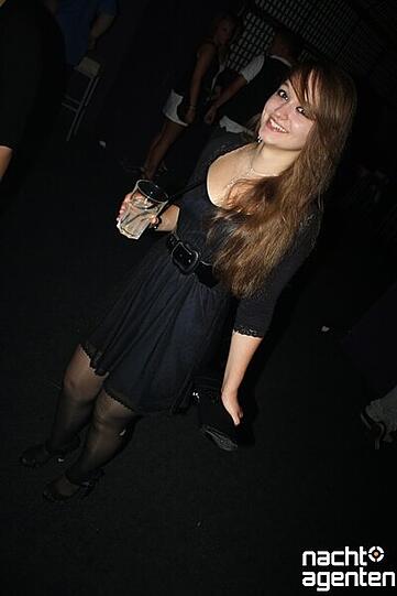 Und dank dem Feiertag konnte man im Crown's Club am Sonntag auch noch die "La Familia Special"-Party genießen. Mehr Bilder von der Veranstaltung gibt's unter www.nachtagenten.de.