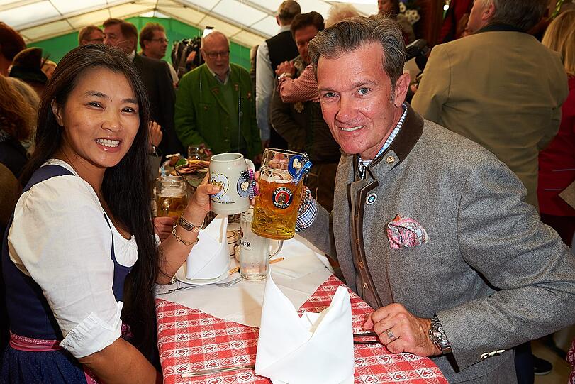 DJ und Schauspieler John Jürgens mit seiner Ehefrau Hayah.
