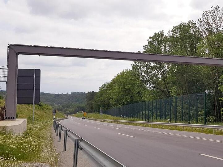 Eine 93.000 Euro teure Brücke für Haselmäuse an einer Umgehungsstraße in Niederbayern. Der Bund der Steuerzahler kritisiert auch in diesem Jahr in Bayern die Verschwendung von Steuermitteln in dreistelliger Millionenhöhe.