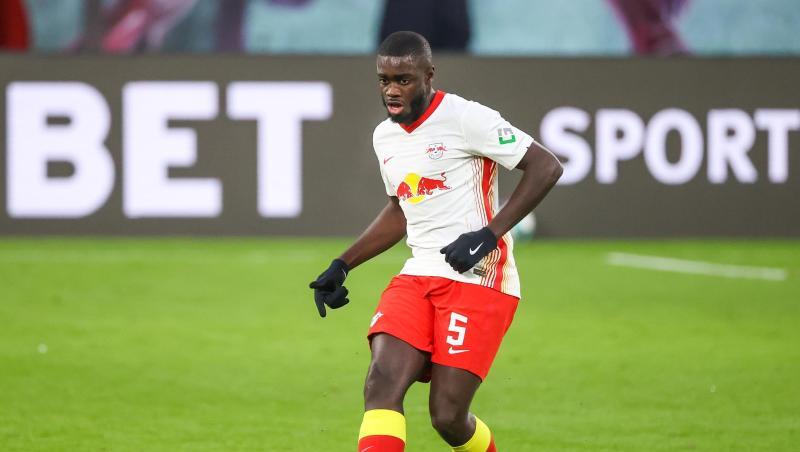 Dayot Upamecano in Aktion.