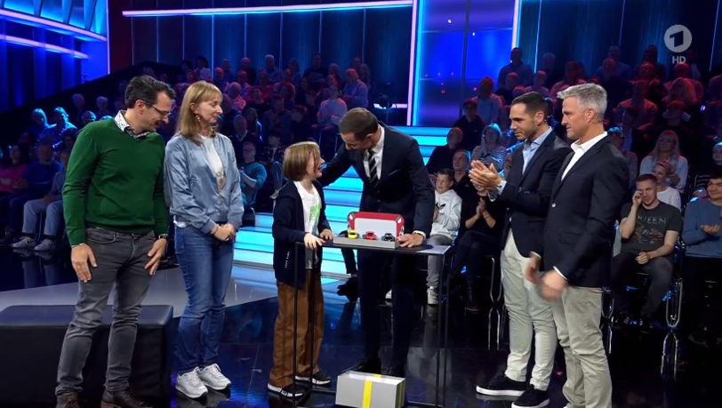 Laurin gewann das Duell und bekam gemeinsam mit seiner Familie eine Reise nach Bologna geschenkt. Laurin gewann das Duell und bekam gemeinsam mit seiner Familie eine Reise nach Bologna geschenkt.