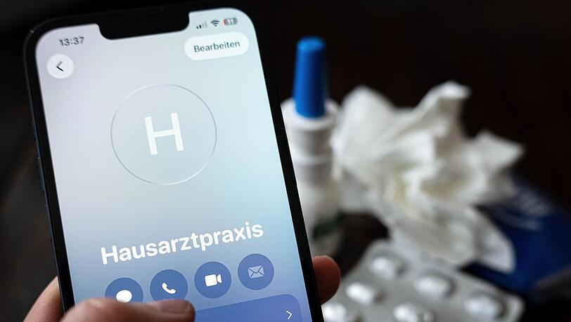 Einen Zusammenhang zwischen den hohen Krankenst&auml;nden der vergangenen Jahre und der telefonischen Krankschreibung sieht &Ouml;konom Daniel Graeber nicht. (Symbolbild)