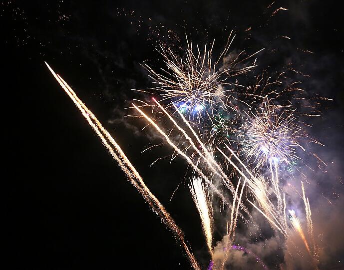 Beim "Sommernachtstraum" im Olympiapark bekamen die Münchner ein Feuerwerk der Superlative geboten. Die Bilder der Pyro-Show.