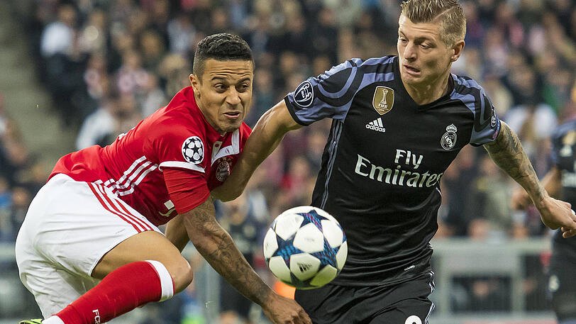 Thiago: Note 4.Der Künstler im Effenberg-Style. Als die Bayern zu  
Beginn ein Zeichen brauchten, gewann der Spanier viele Zweikämpfe.  
Baute in der zweiten Halbzeit stark ab.