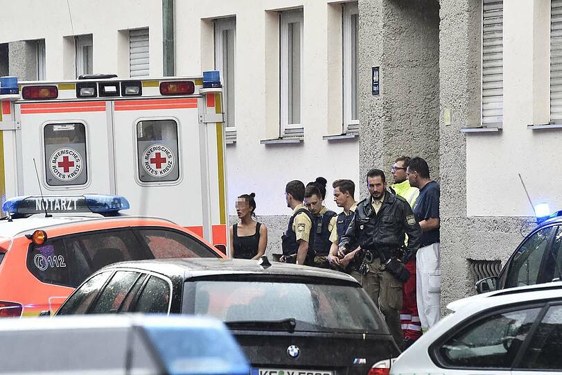 Ein 31-Jähriger sorgt für ein massives Polizeiaufgebot, als er sich weigert ins Krankenhaus mitzukommen.