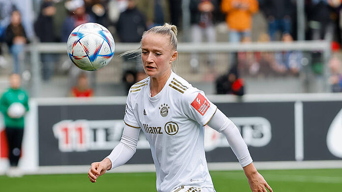 Lea Schüller trifft zum wichtigen 1:0 der FCB-Frauen gegen Freiburg.