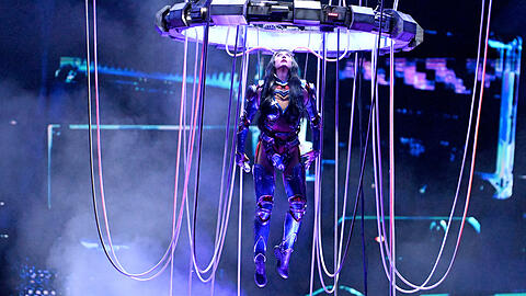 Katy Perry trat mit ihrer Crew in der ausverkauften Olympiahalle vor 15 000 Fans auf.